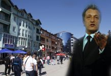 KOČA PAVLOVIĆ OMALOVAŽAVAO ROŽAJCE