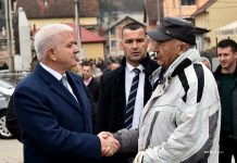 Vlada novčano pomogla porodice stradalih Bošnjaka u Štrpcima