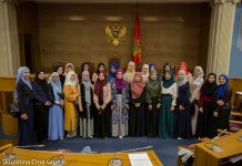 Učenice ženske Medrese Gazi-Isa beg u Skupštini Crne Gore