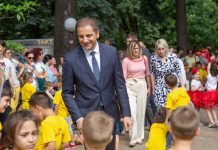 Raspisan tender za nabavku 30 skolskih vozila