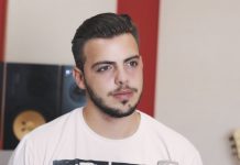 Edis Agić plijeni svojim glasom i stasom