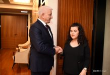 Premijer u svom kabinetu zaposlio slijepu Merimu Feratović