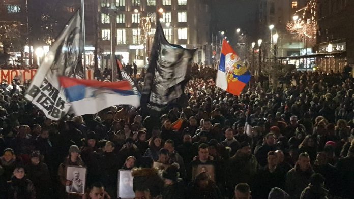 Milan Knežević govorio na mitingu u Beogradu