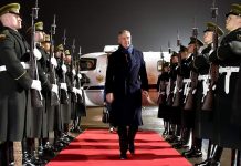 Đukanović u Viljnus dočekan uz najviše počasti