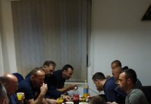 Mladi DPS-a organizovali iftar za vatrogasce u Rožajama