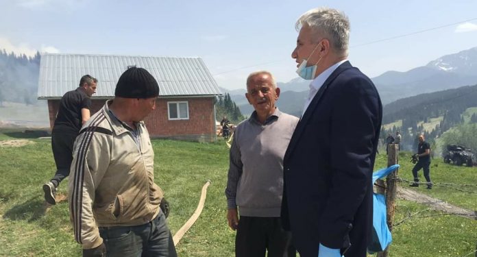 Husović tokom požara bio sa građanima vatrom pogođenog područja