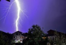 METEOROLOZI NAPOMINJU: Tokom grmljavine ne nosite sa sobom električne uređaje