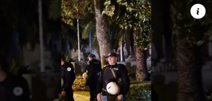 „Crna Goro miriše proljeće“: I policajac zapjevao na protestu