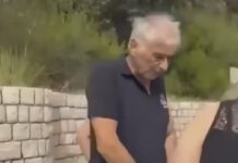 Sa plaže Rocky Beach -Utjeha tjeraju muslimane