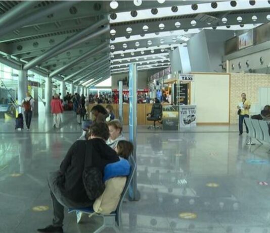 Na aerodromu primjetno manje putnika, hotelima otkazuju aranžmane